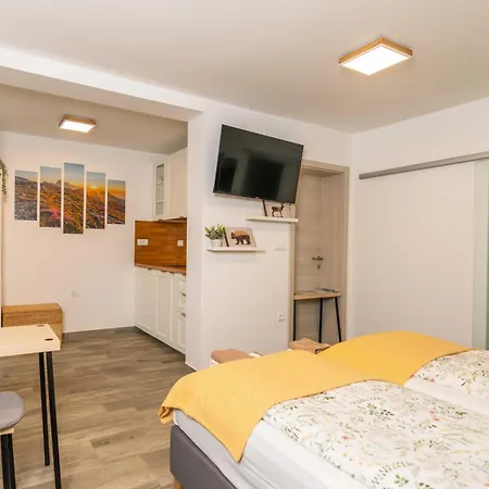 Apartment & Maria With Free Parking