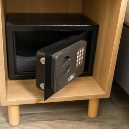 Maria With Free Parking *