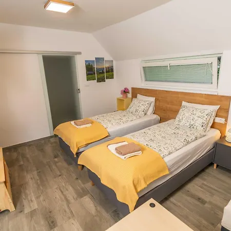 Maria With Free Parking Appartement