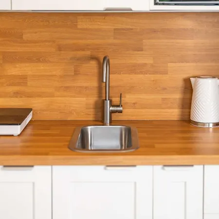 Maria With Free Parking *