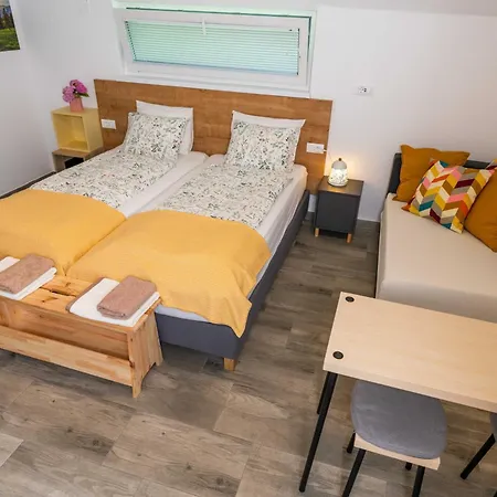 & Maria With Free Parking Apartment *