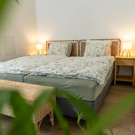 Apartment & Maria With Free Parking