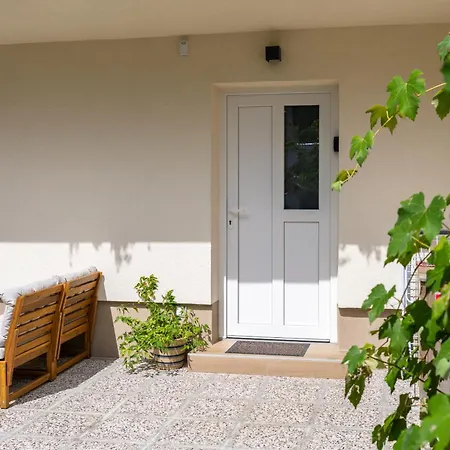 Apartment & Maria With Free Parking