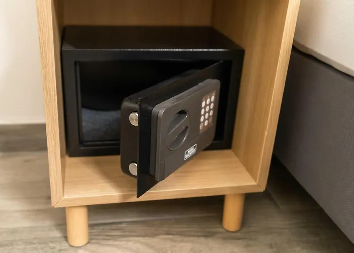 Maria With Free Parking *