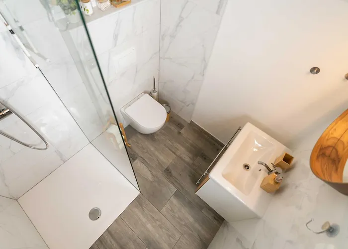 Maria With Free Parking