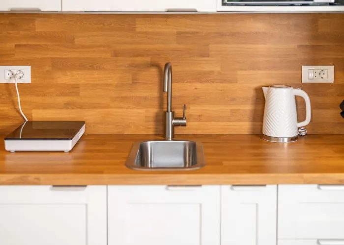 Maria With Free Parking *