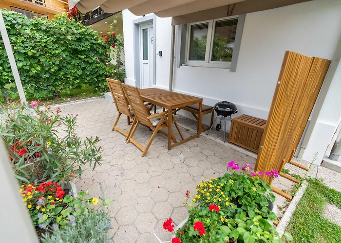 Maria With Free Parking ボーヒニ